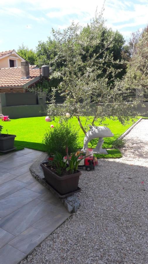 Apartman Nicolle Brzac Exterior foto